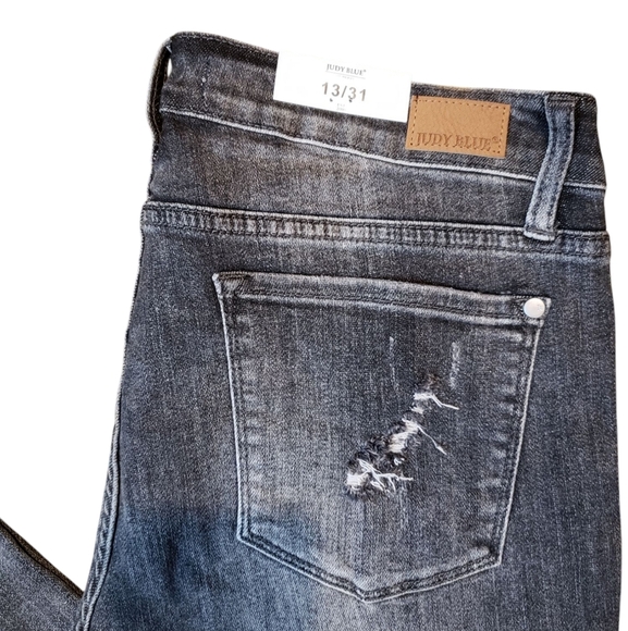 Judy Blue Balck Distressed Skinny Jeans 13/31 NWT - Picture 4 of 7